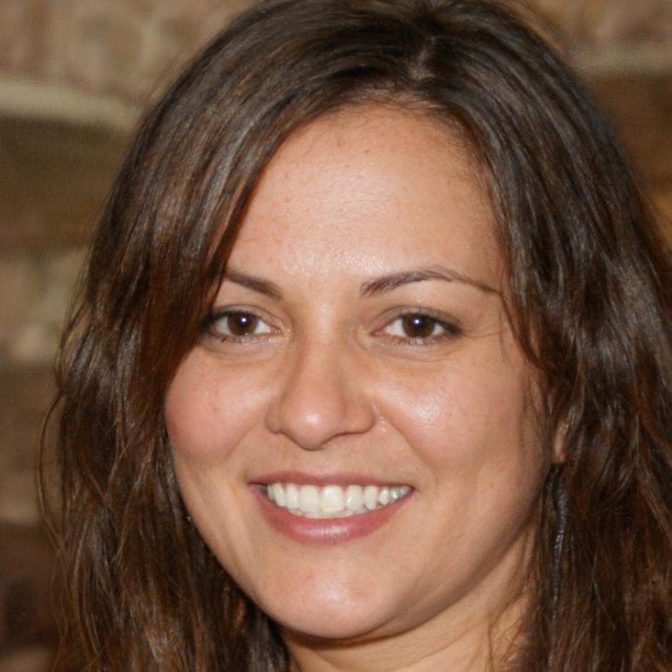 Retrato profesional de Esperanza Vidal, Directora de Estrategia Financiera